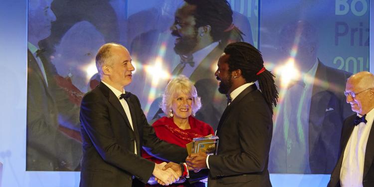 Marlon James awarded his winner's cheque 2015